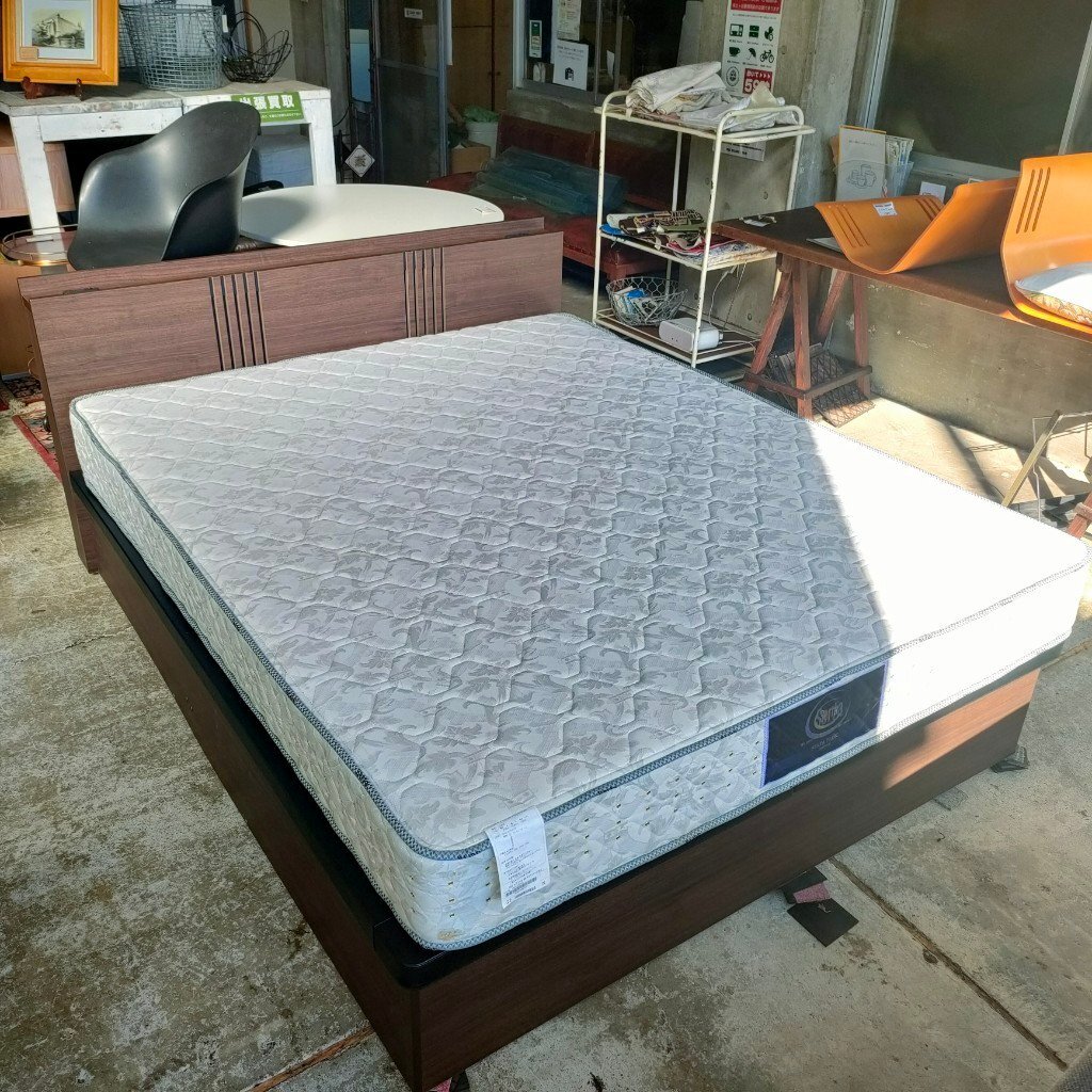 ドリームベッド ウレルディ244 クイーン マットレス(ハード)付き 定価総額30万円以上 照明・コンセント・収納 現状品 直接引取限定(横浜)拍卖