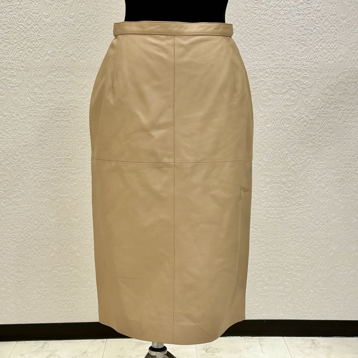 トゥッティコローリ tutti colori レザー スカートベージュ サイズ 40 ミモレ丈拍卖