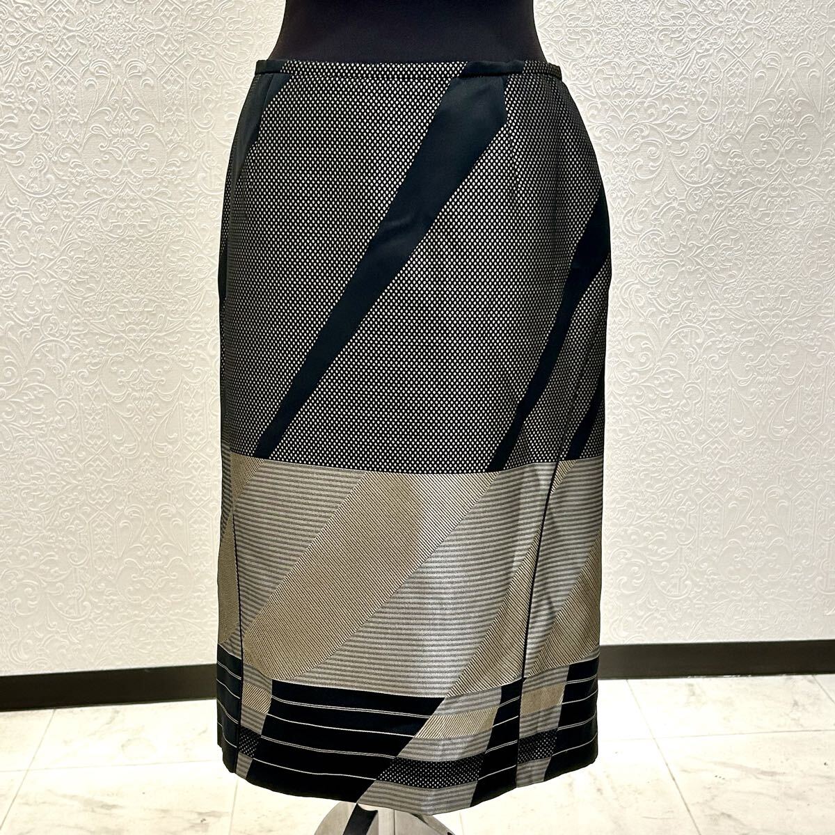 ジバンシィ GIVENCHY スリット スカート 柄 モザイク ひざ丈 サイズ 40 M 国内正規 レディース ブラック グレー拍卖
