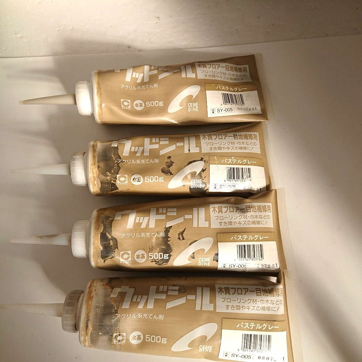 【まとめ売り4点】セメダイン木質フロアー目地補修用充てん材 ウッドシール パステルグレー500g チューブ SY-005 現状品 ぷらみ 1027 104拍卖