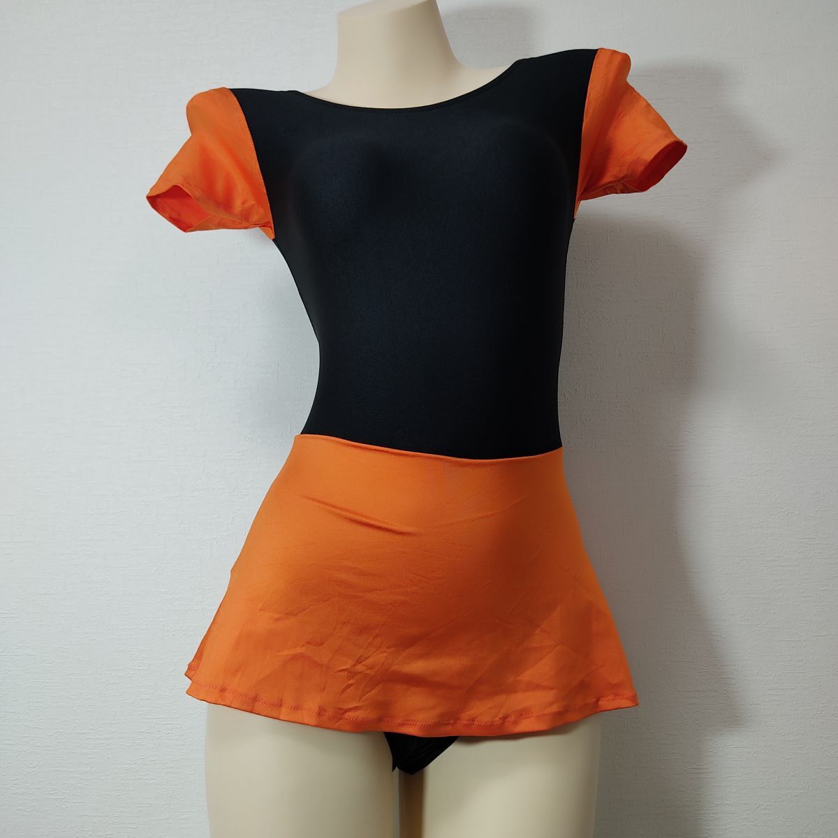 43*レオタード(S~M程度)★スカート股上ハイレグ光沢ブラック黒オレンジ★伸縮性あり男性も拍卖