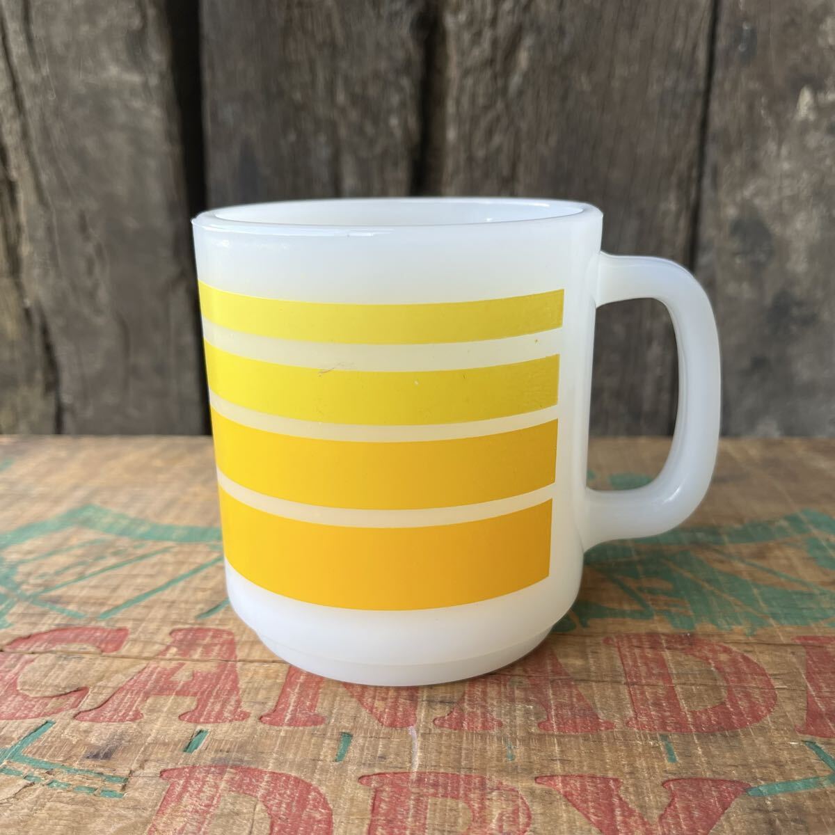 【USA vintage】GLASBAKE Rainbow Stripe Mugcup (yellow )グラスベイク マグカップ 黄色 ミルクガラス アメリカ ビンテージ拍卖