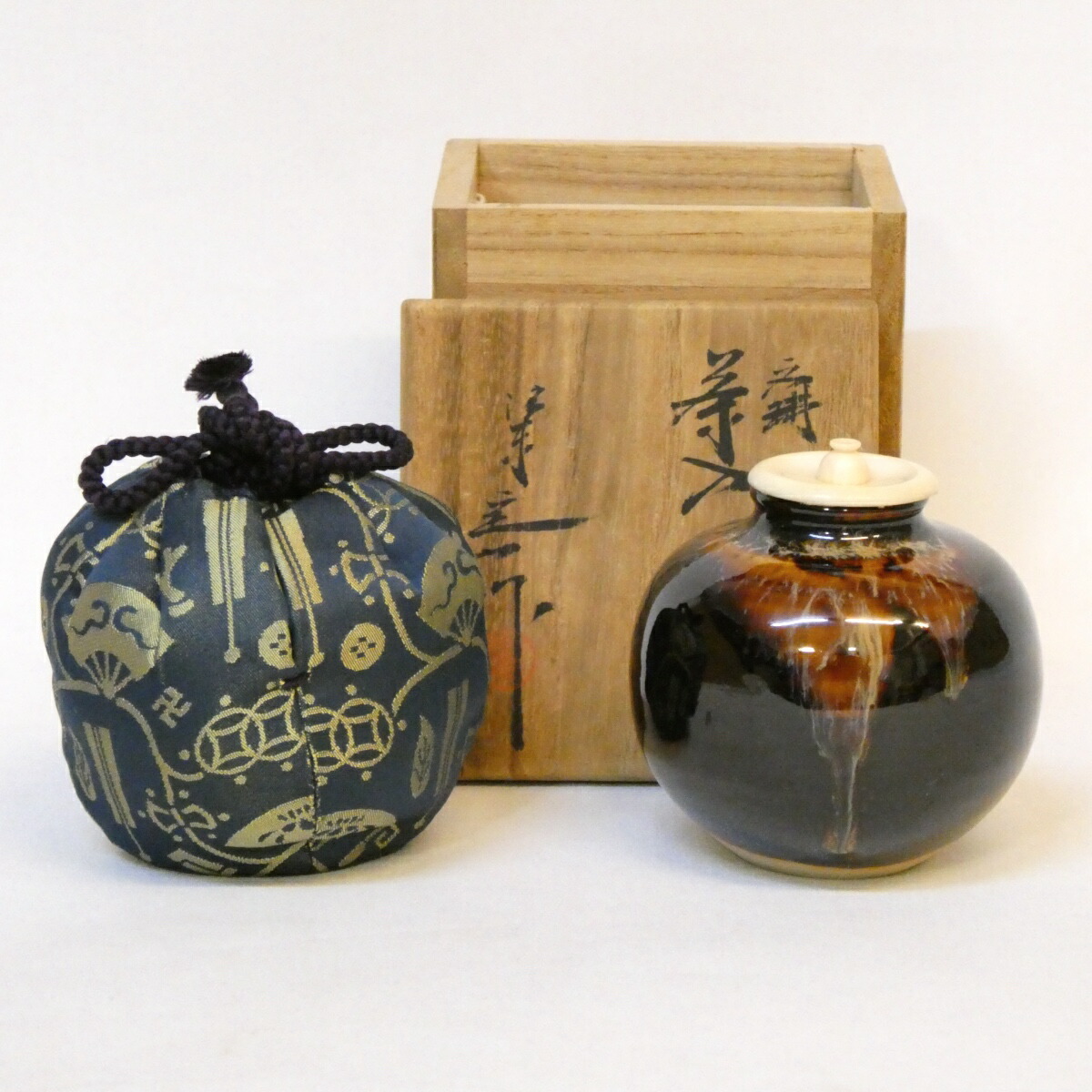 【九月の特売品】桶谷定一作 唐物 文琳茶入 扇面宝尽仕覆添え 茶道具【中古 美品】拍卖