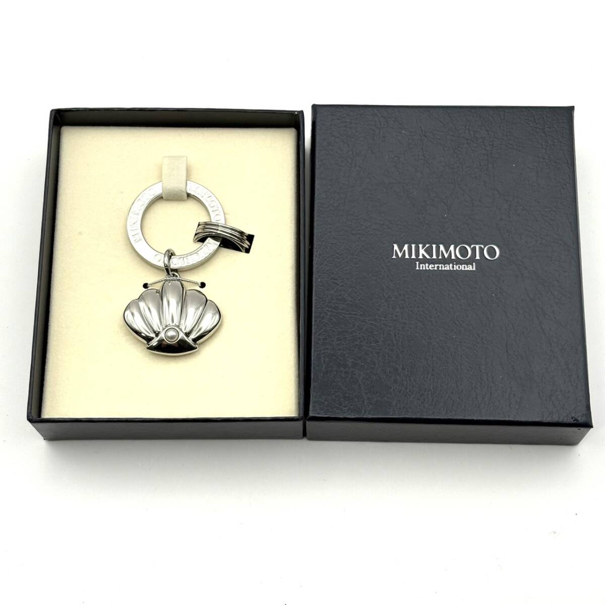 MIKIMOTO ミキモト シェルモチーフ バッグチャーム キーホルダー キーリング シルバー系拍卖