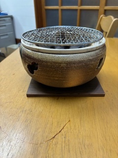 シーズン到来 水コンロ 万古焼 21CM 一度使用の中古 やはり網焼き炭火は最高 2~4人用、一家庭に一台 日本製拍卖