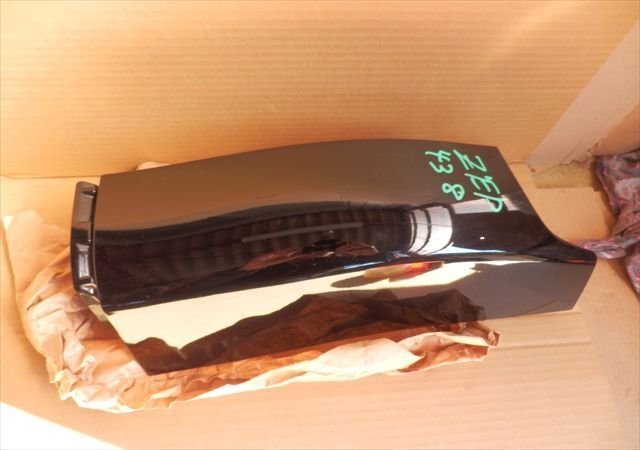 トヨタ ヴォクシー/ノア/エスクァイア ZZR80/ZWR80 リア バンパー アッパー カバー 52165-28010 黒 ZEP438拍卖