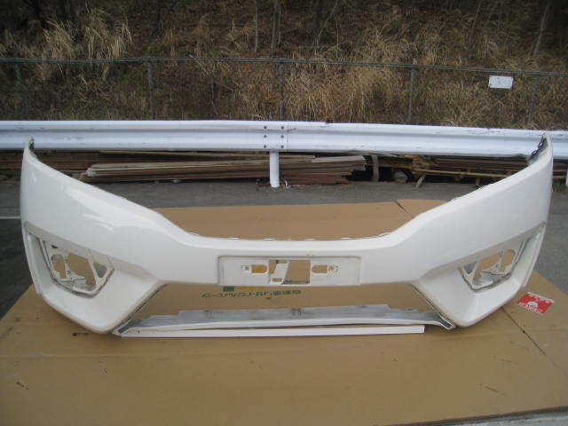 ☆ホンダ フィット GK3/GK4/GK5/GK6 フロントバンパー 白 71101-T5A-0000 TBP353拍卖