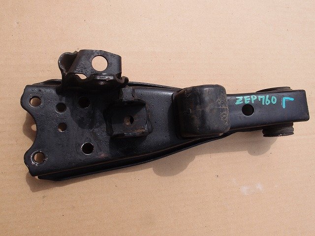 ☆ トヨタ HIACE ハイエース 100系 フロント ロアアーム 左側 ZEP760拍卖