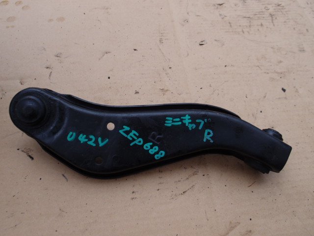☆ 三菱 MINICAB ミニキャブ U42V フロント ロアアーム 右側 ZEP688拍卖