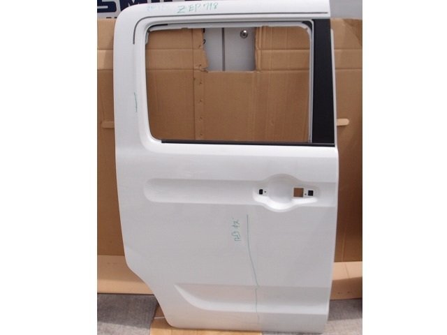 ☆ スズキ SPACIA スペーシア リア 右ドア パネル 白 ZEP798拍卖