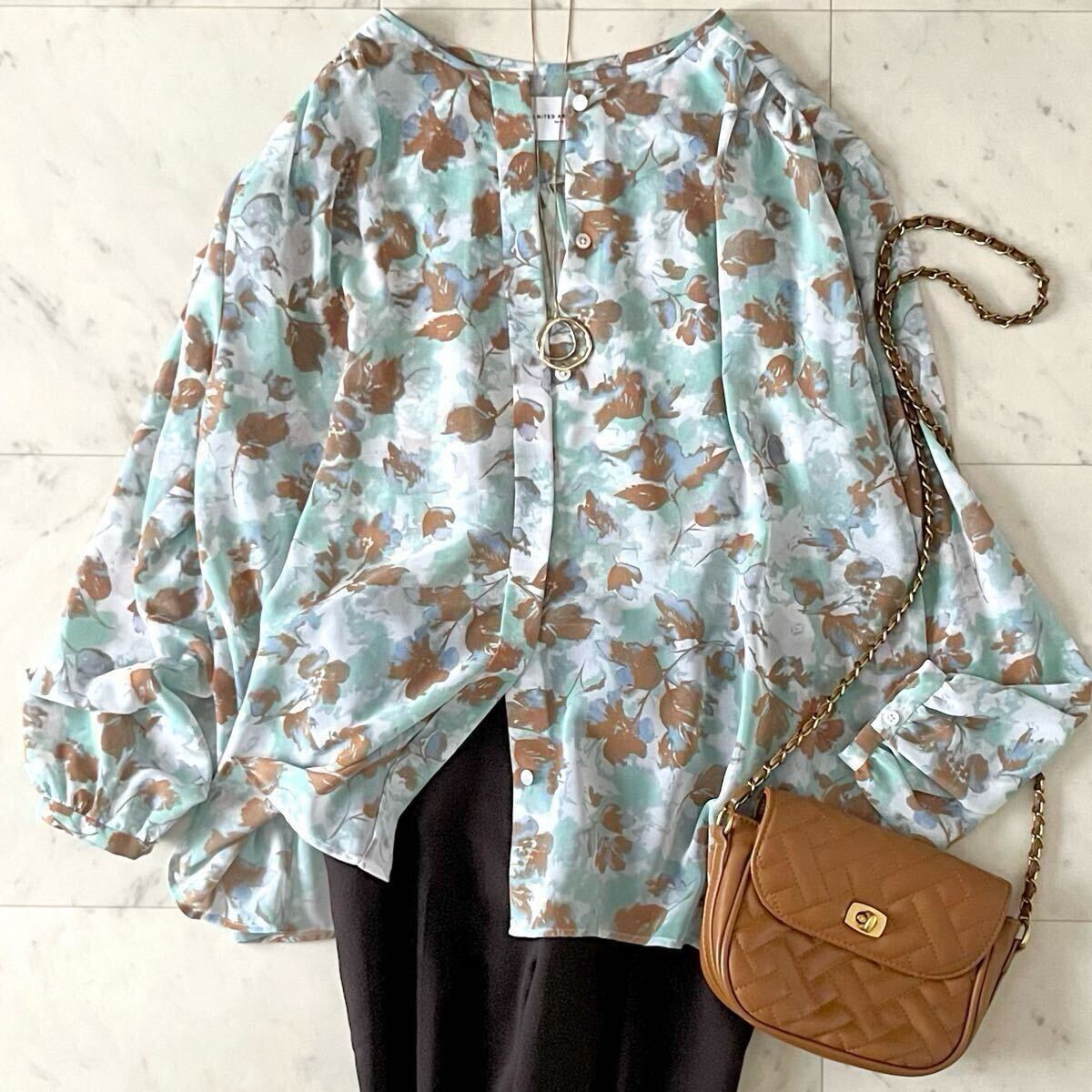 極美品♪UNITED ARROWS ユナイテッドアローズ バンドカラーフラワープリントブラウス 長袖 総柄 洗える トップス レディース拍卖