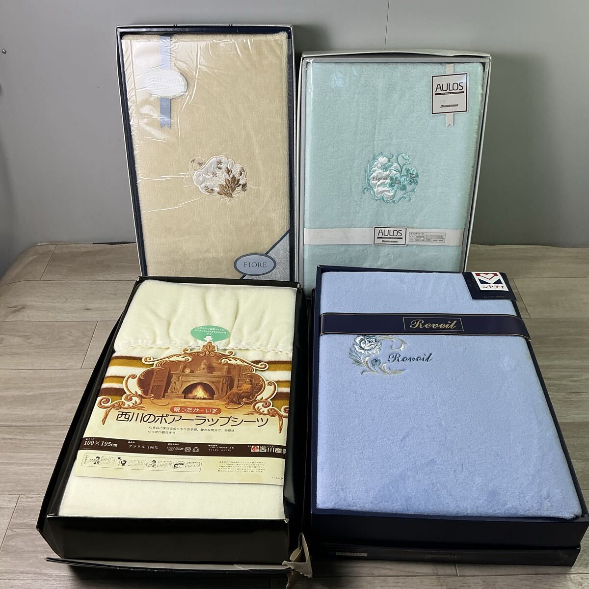 to5110 箱入り ギフト ボアシーツ 4点 まとめ売り ブルー グリーン ベージュ シングルサイズ 寝具 冬物 保管品拍卖