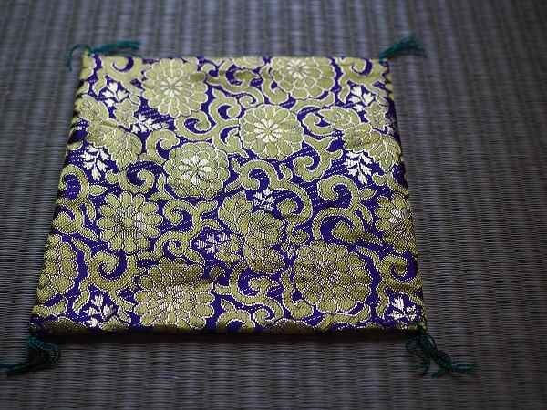 【結】未開封新品◆ワタなし正方形ザブトン15cm 紫金襴 置物や花瓶等の下敷のアクセント、床面保護に◆【クリックポスト対応可】拍卖