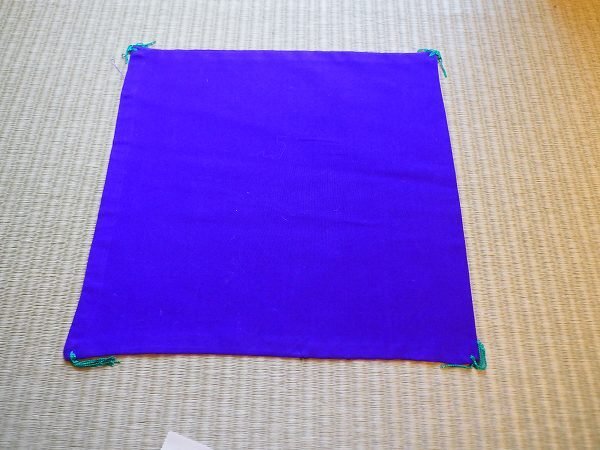 【結】未開封新品◆ワタなし正方形ザブトン30cm 紫無地 置物や花瓶等の下敷のアクセント、床面保護に◆【クリックポスト対応可】拍卖