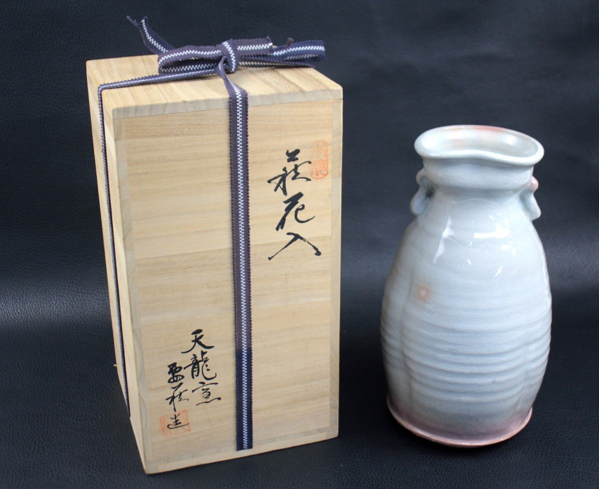 服部 要萩 耳付花入 花器 萩焼 花瓶桜 陶器 陶磁器 共箱あり 共箱 骨董品 箱付 レトロ アンティーク コレクター拍卖