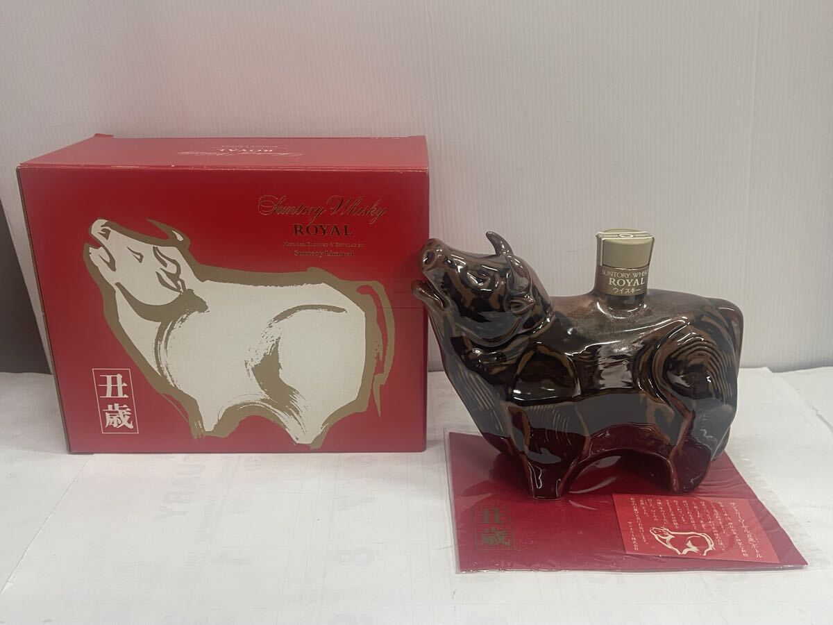 【古酒】未開栓 SUNTORY WHISKY ROYAL ローヤ年 干支ボトル 丑歳(牛/ウシ) サントリーウイスキー 拍卖