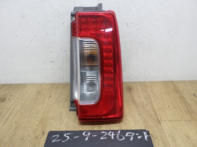 タント  LA610S 右テールランプ ライト レンズ X07 コイト 220-51391 81551-B2300拍卖