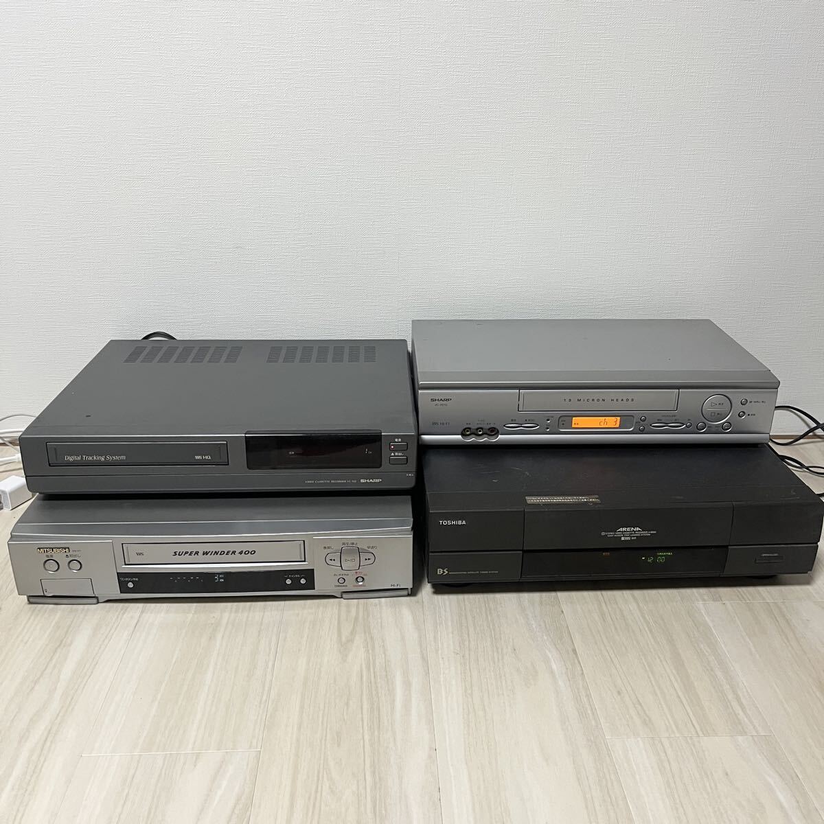VHS ビデオデッキ まとめ  SHARP, TOSHIBA MITSUBISHI VC-H210. HV-H1. A-BS62. VC-N15 音響 中古 動作確認済 ビデオカセット拍卖