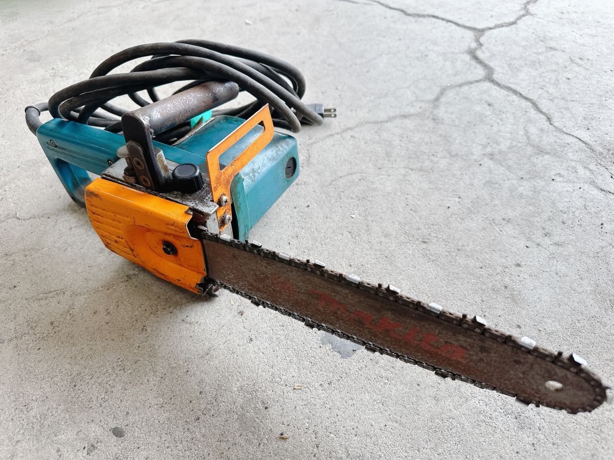 中古 makita マキタ 11型チェーンソー 5011NB 電気チェーンソー 切断機 伐採 電動工具 緑 引取歓迎 茨城県常陸大宮市 1010あわ2 E2 120拍卖