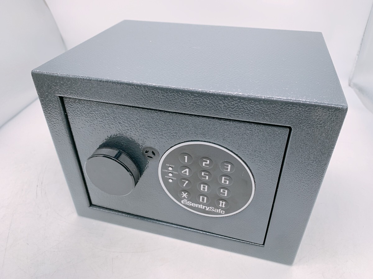 きれい セントリー パーソナルセキュリティ保管庫 X014E Sentry 金庫 小型 保管庫 据置型保管庫 貴重品 引取歓迎 茨城県 1022か5 C1 60拍卖