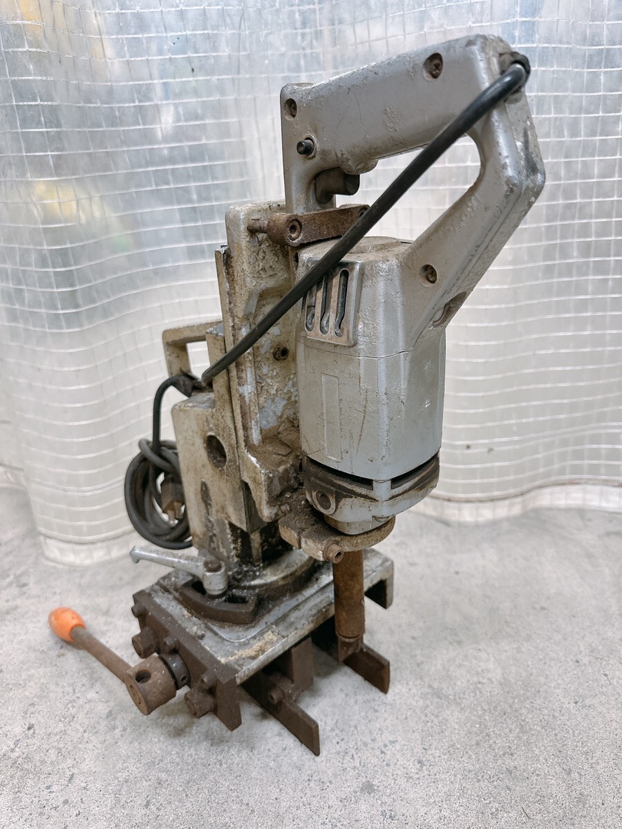 中古 日東工器 アトラミニエース AM-18B ボール盤 穴あけ機 携帯型 電動工具 穴あけドリル DIY 工具 引取歓迎 茨城県 1016あわ4 M 140拍卖