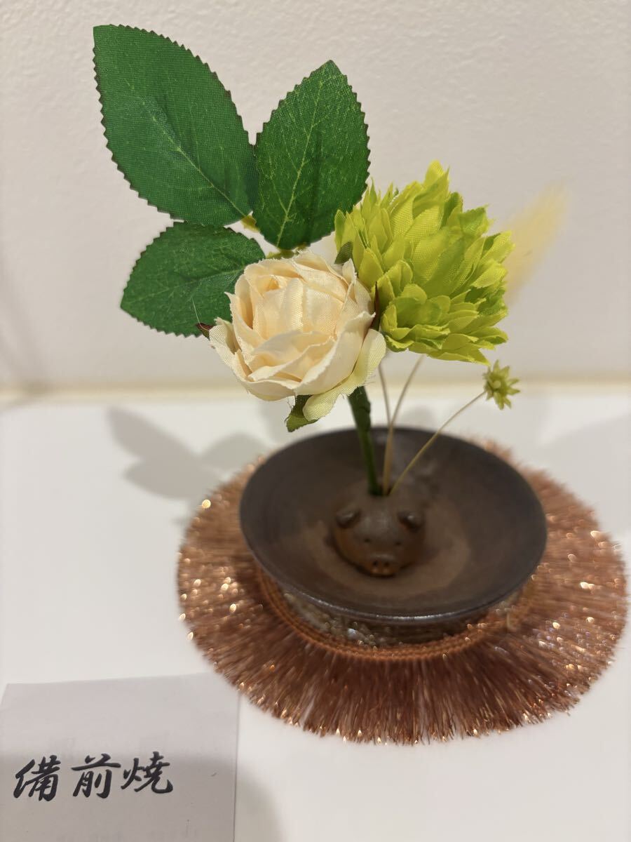 【美品】備前焼 ぶたさんとお皿セット★オマケ付(造花・敷物)◆花立//飾り//かわいい拍卖