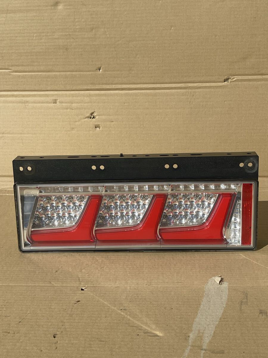 Y107 小糸 KOITO 3連 LED テールランプ テールライト 大型 トラック ノーマルターン 220-11088コイト拍卖