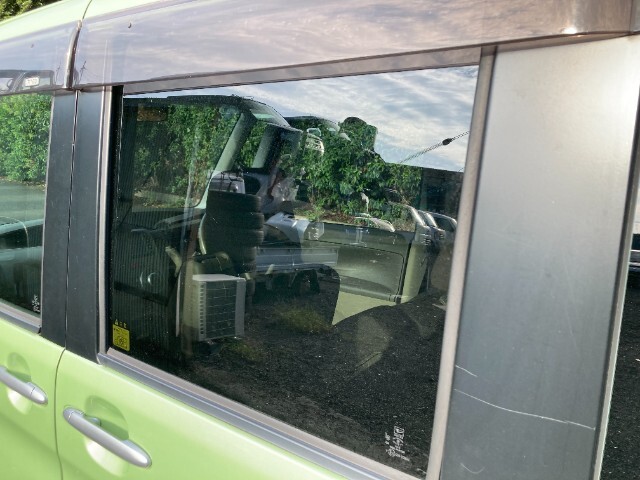 251001 タント L375S 平成24 グレードX 左リアドアガラス拍卖