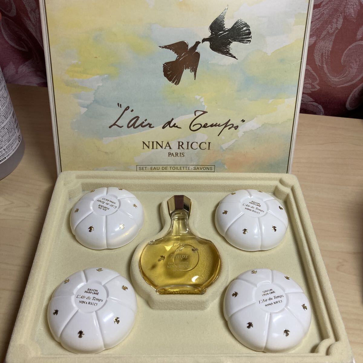 未使用 ニナリッチ レールデュタン オードトワレ 25ml サボン サヴォン 25g×4 香水 フレグランス パフューム 固形石けん NINA RICCI拍卖