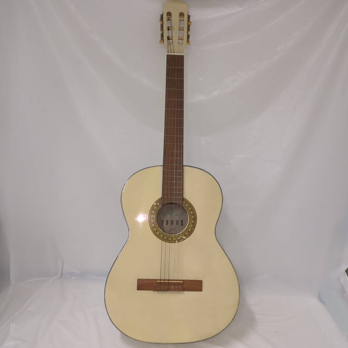 【B509-10】young no.85 クラシックギター 本体のみ 拍卖