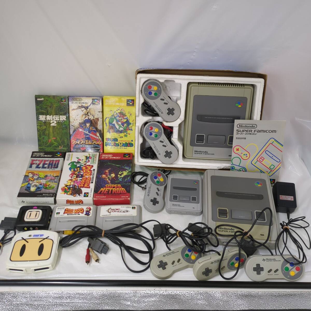 【B665-10】スーパーファミコン 2台 + ミニ + スーパーマルチタップ + ボンバーマンセレクター + アダプタ + AVケーブル + タイトル複数拍卖