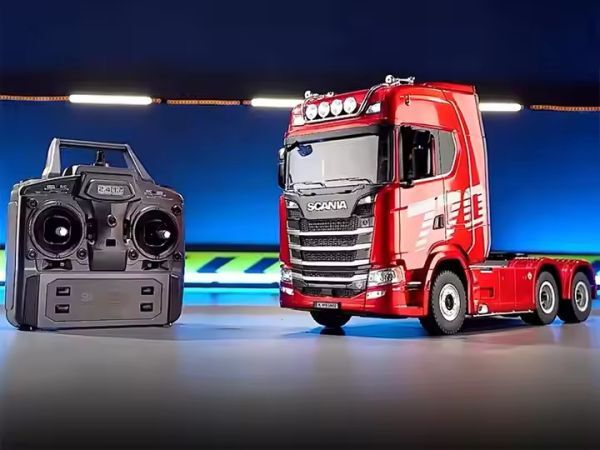 Huina 1501 1/18 2.4GHz 19Ch 4x4 RTR Scania(スカニア)770S トレーラーヘッド ラジコン ☆トラクターヘッド ☆ライセンスモデル拍卖