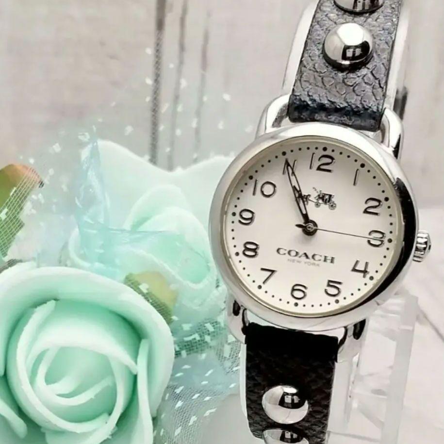 稼働品 コーチ スタッズ付きベルト 腕時計 レディース クォーツ式拍卖