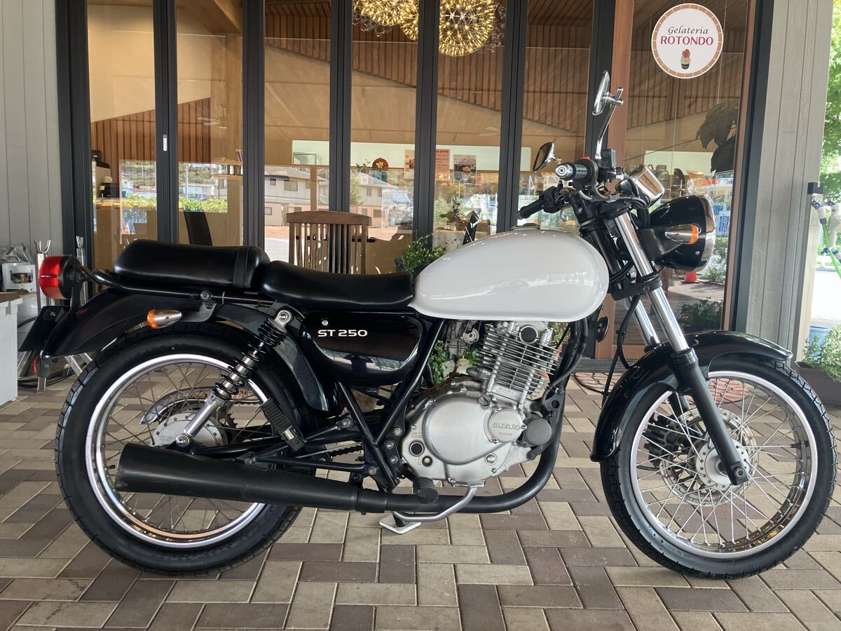 秋SALE!1万円スタート!低走行車 SUZUKI ST250 NJ4AA バッテリー新品交換 油脂類交換 機関良好  純正キー 前後タイヤバリ山拍卖