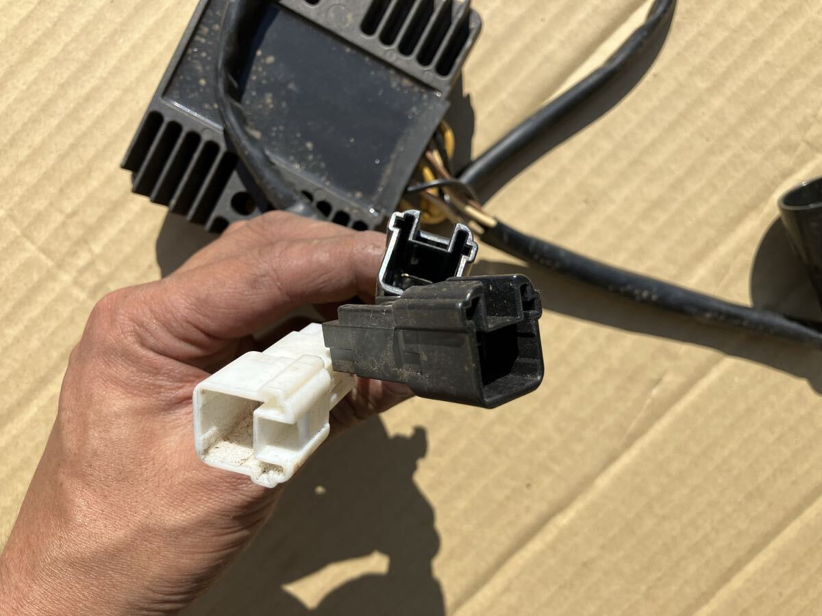 送料無料 KAWASAKI ZX12R レギュレーター 純正 中古 実働取り外し イグナイター CDI レギュレーダー拍卖