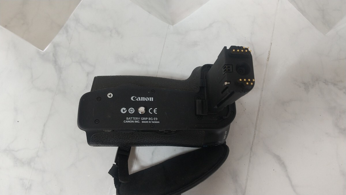 K5237 Canon BATTERY GRIP BG-E9 デジタルカメラアクセサリー/バッテリーグリップ /キャノン 動作未確認 現状品 ジャンク 拍卖
