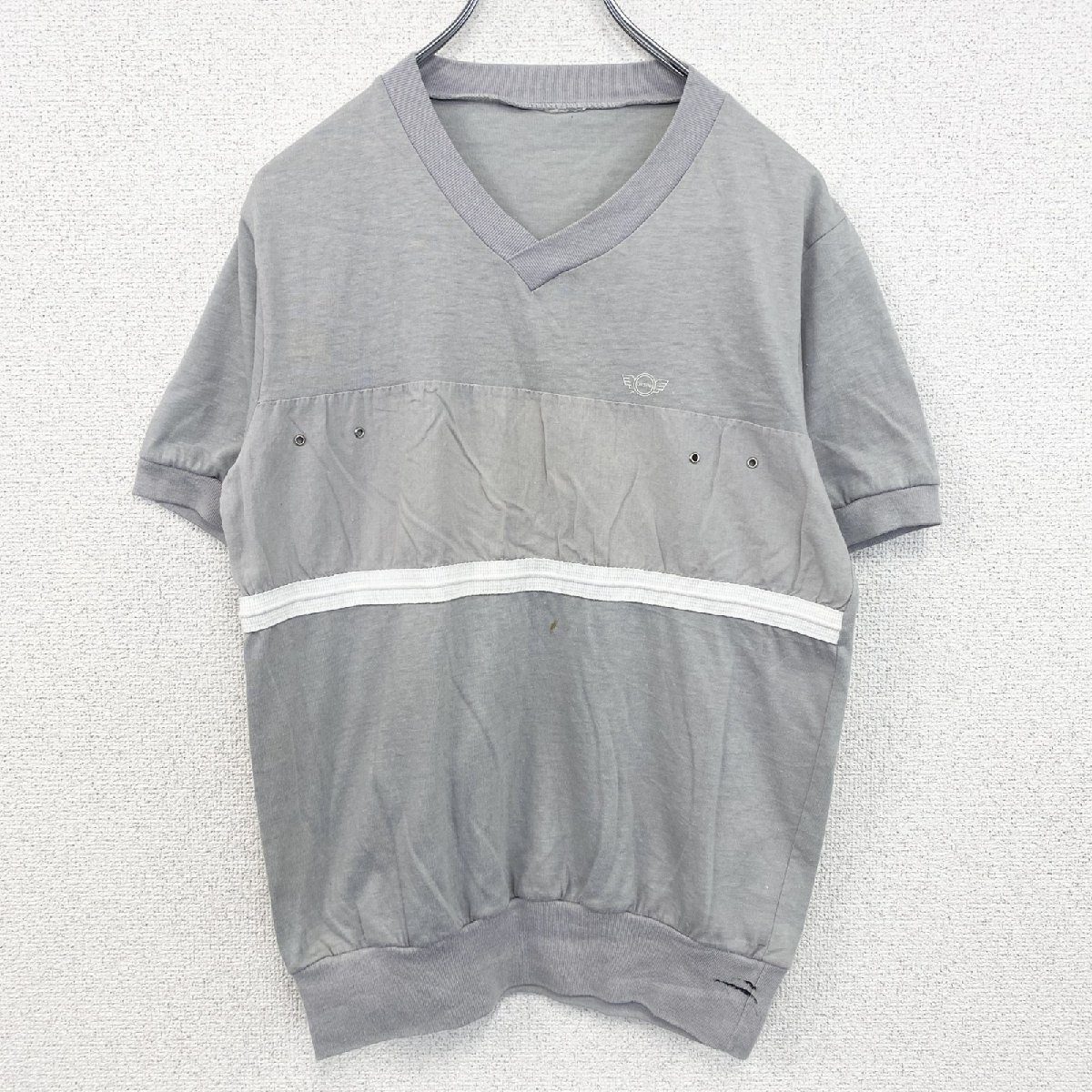古着 used 半袖プルオーバー 灰色 ライトグレー ワンポイント リブ Vネック ユニーク レトロデザイン拍卖