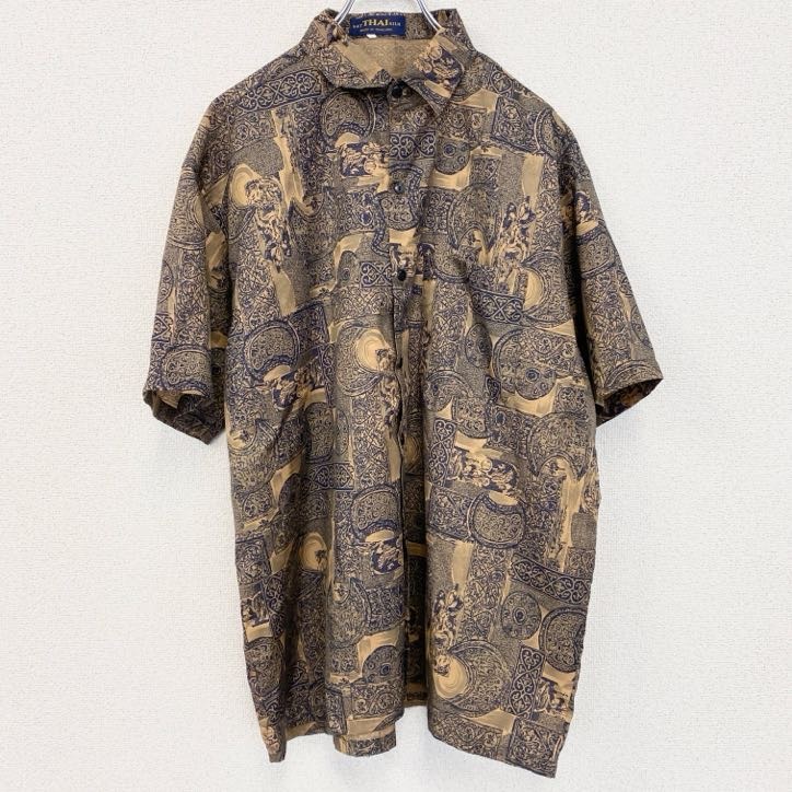 古着 used 半袖総柄シャツ 幾何学模様 胸ポケット バティック柄 個性的 黄金色 青 レトロデザイン XLサイズ拍卖