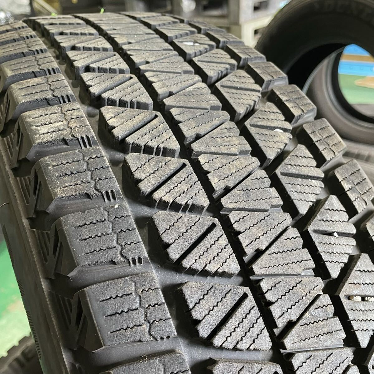 【1464】17インチ スタッドレス BRIDGESTONE BLIZZAK DM-V3 225/65R17 102Q 冬用 2021年製 9分山 中古タイヤ 4本セット拍卖