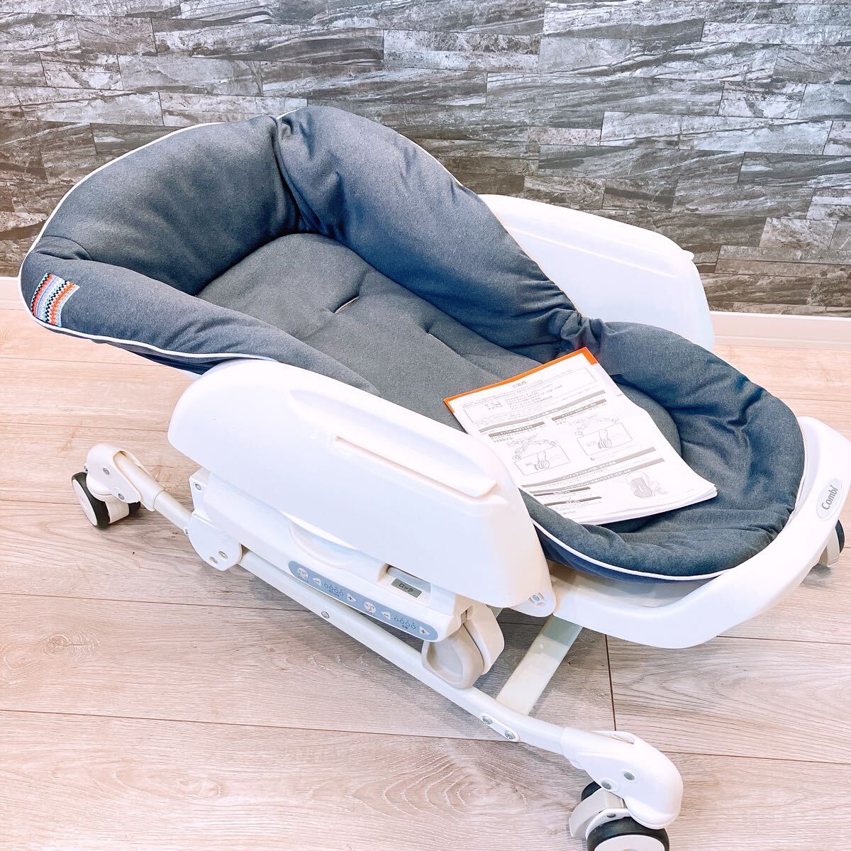 Combi コンビ ネムリラ 4キャス AT オートスイング ハイ&ローチェア スウィングラック ベッド拍卖