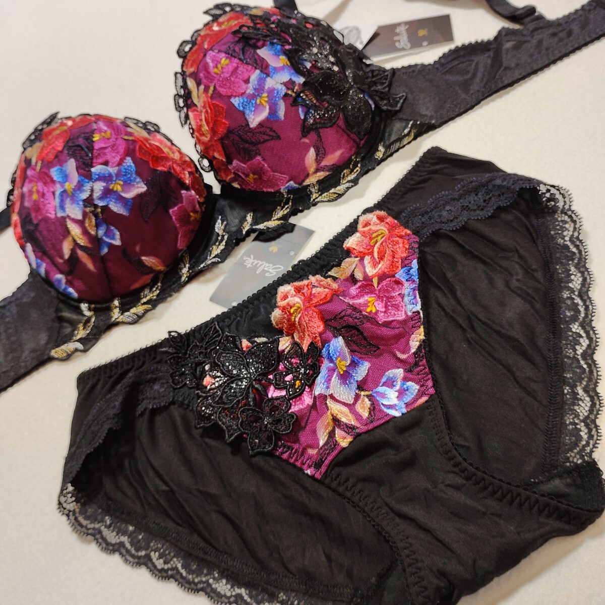 ワコ-ル サルート マダガスカル ブラジャー&スタンダードショーツ ウエディング・マタニティ・補正用拍卖