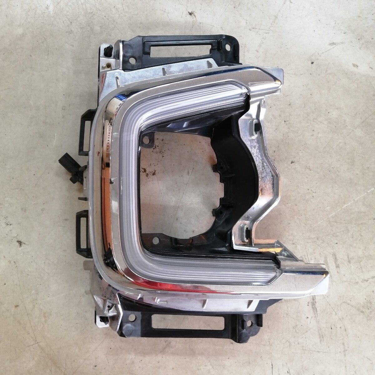 eKカスタム DBA-B11W 左 フォグランプカバー 8390A033 拍卖