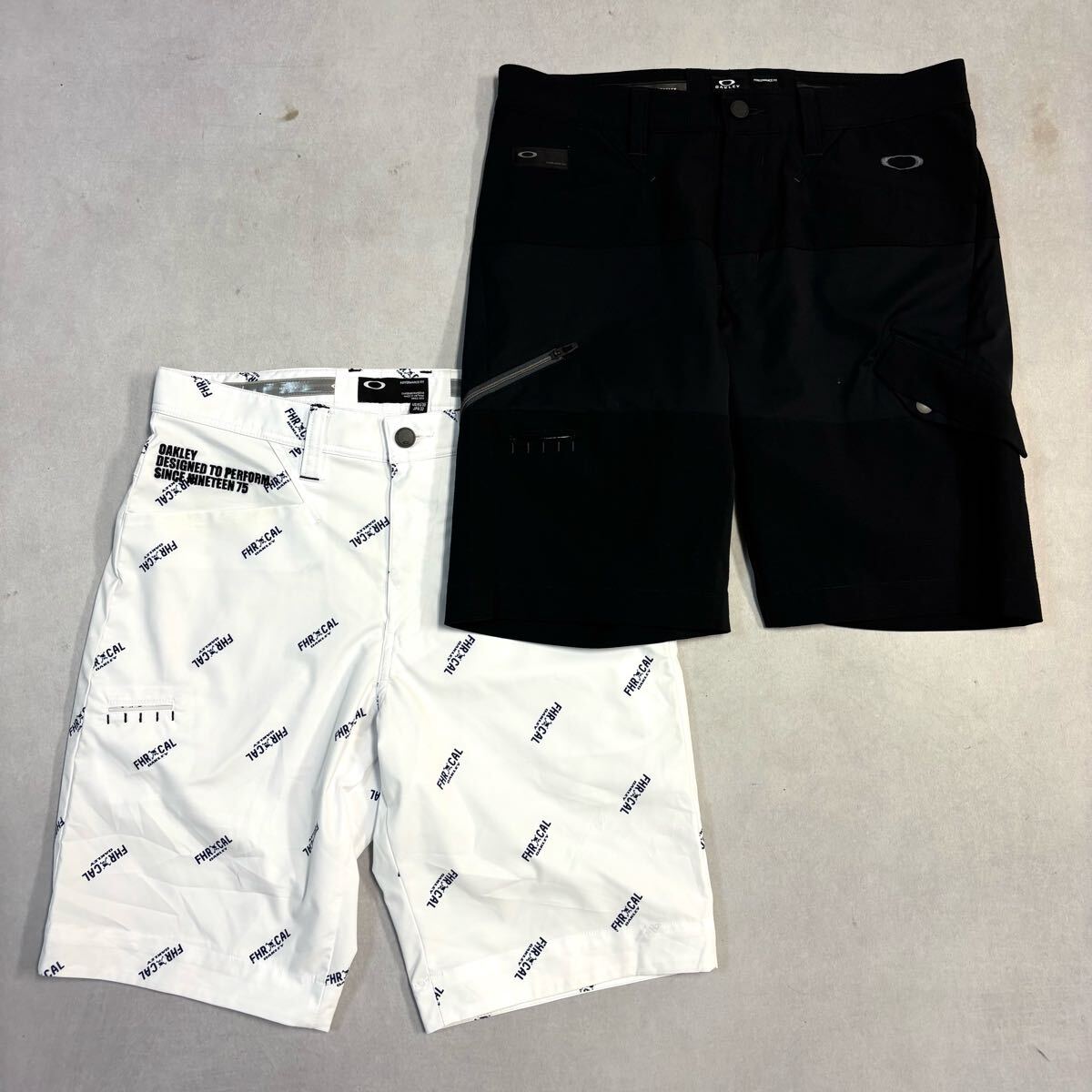 GG3 ◇ 豪華 2点セット '都会のゴルフウェア' OAKLEY オークリー 高品質 ハーフ ショート パンツ size:32 スポーツウェア ボトムス 白×黒 拍卖