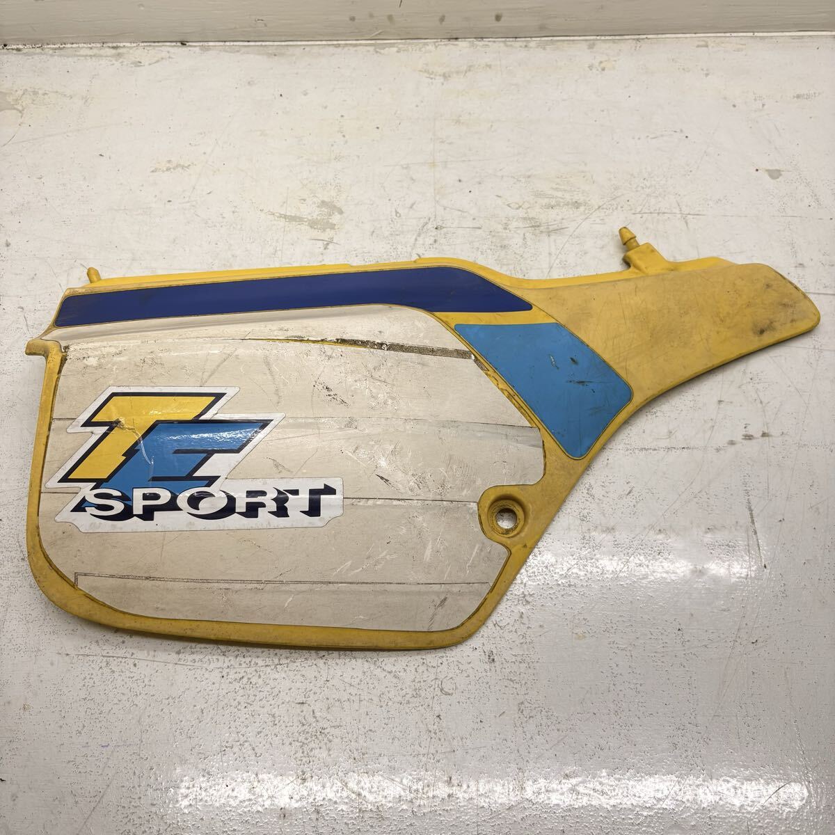 01601 スズキ TS200R SH12A サイドカバー 純正 右 サイドカウル 当時物拍卖