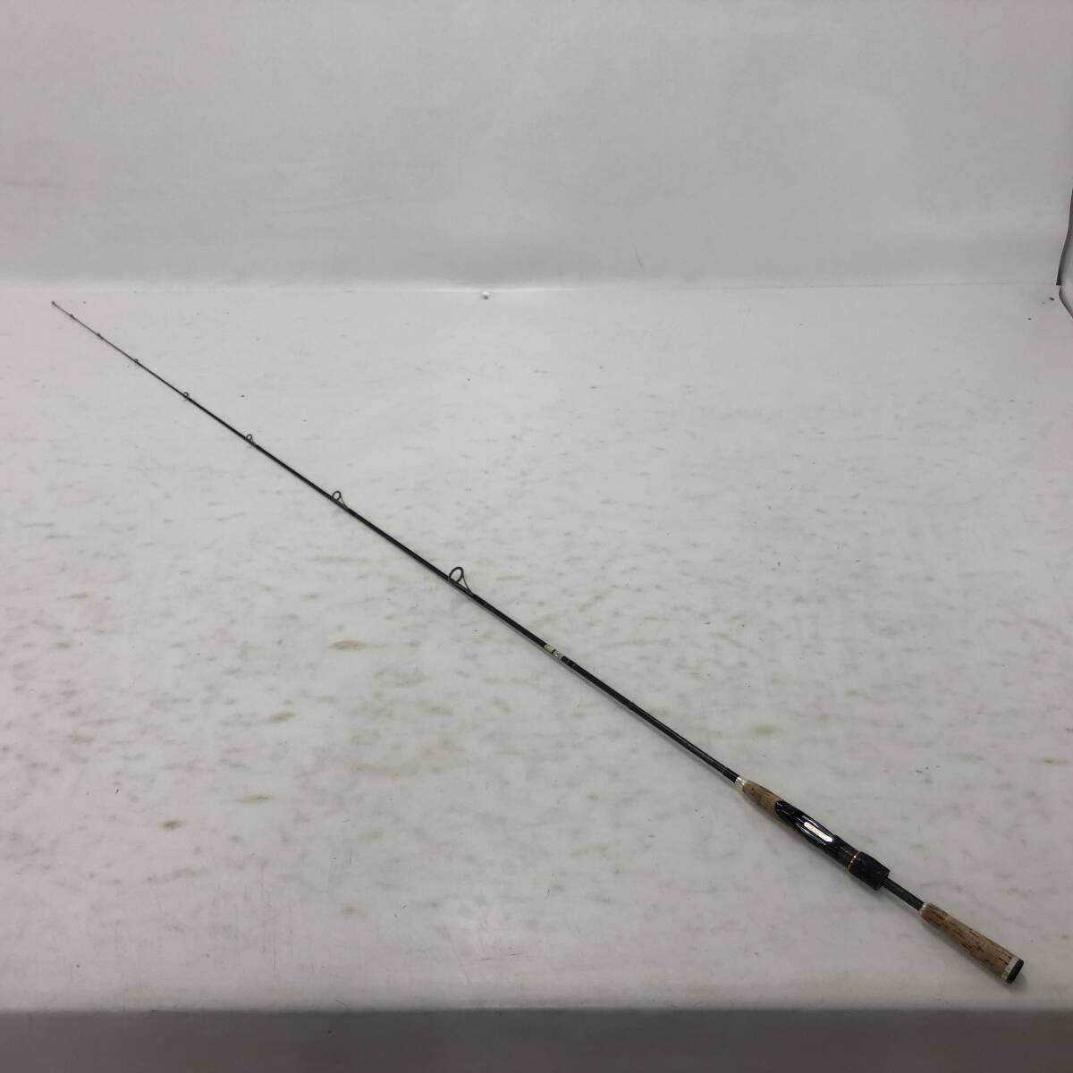 02w19371【1円~】エバーグリーン HCSS-61ULST ソリッドセンサー61 1ピーススピニングロッド【中古品】拍卖