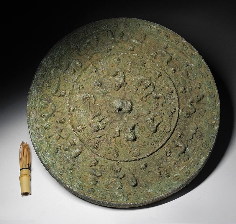 緑屋i■ 中国古玩 古銅 特大 古鏡 漢鏡 円鏡 海獣葡萄鏡 径約37.5cm 唐物 時代物 i9/1028-8/4-5#100拍卖