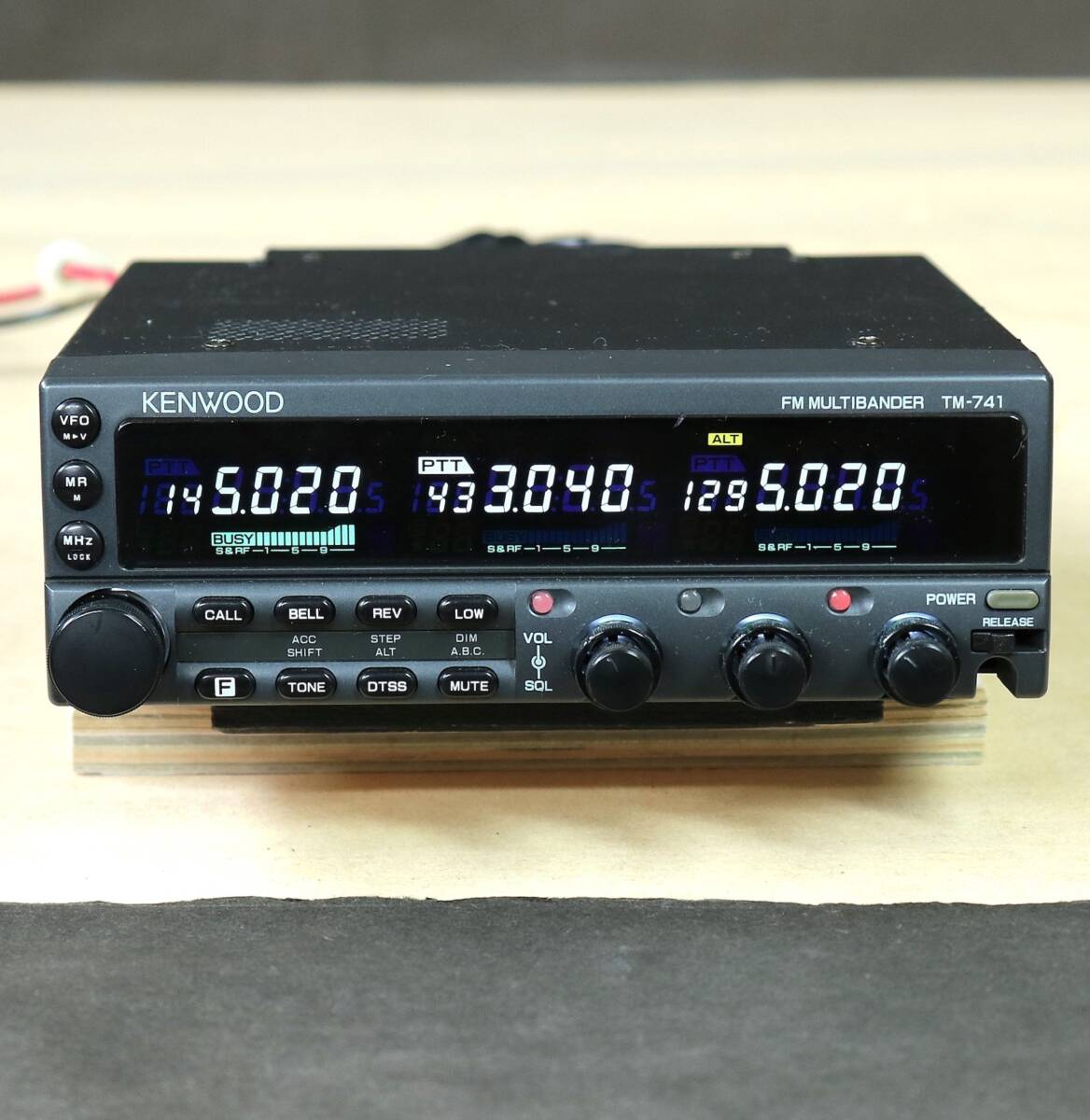 KENWOOD ケンウッド TM-941S ハイパワー仕様( TM-741S +1200MHz ) 3バンド モービル機 白色 LED換装済( TM742 TM-841 TM942 )拍卖