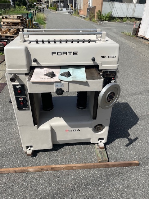 ● 自動鉋 ● 飯田 自動鉋盤 SP-202 500×300mm 刃物G付 ★ 動作確認済 ★ 自動カンナ 自動かんな プレナ 木材 加工 切削 中古 機械 (6751)拍卖