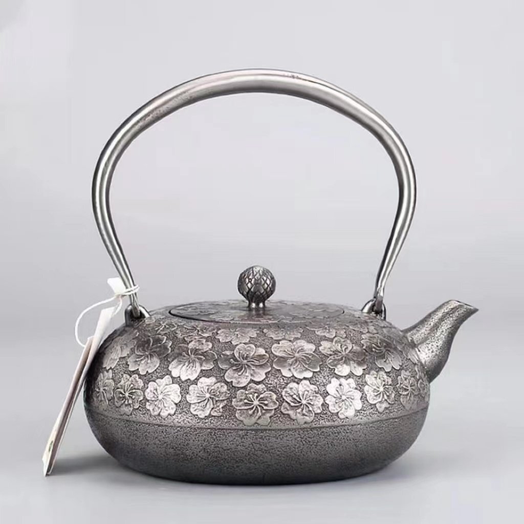 高品質★砂鉄 南部鉄器 大容量鉄壺 コーティングなし 手作り鉄 やかんを沸かす お茶の道具 1300ML拍卖