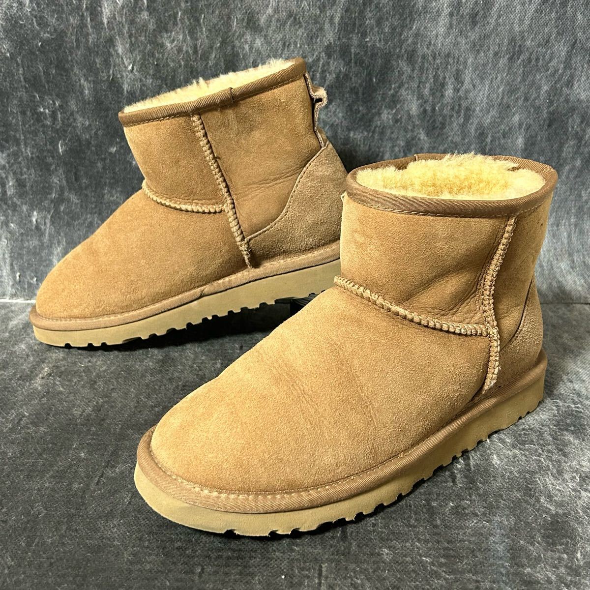 【新品同様】UGG CLASSIC MINI アグ クラシック ミニ ムートンブーツ ショートブーツ スエード 24cm チェスナット *EV拍卖